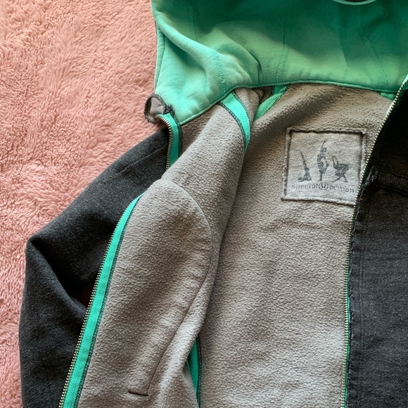 Lululemon Special Edition Sweater - Picture 6 of 6